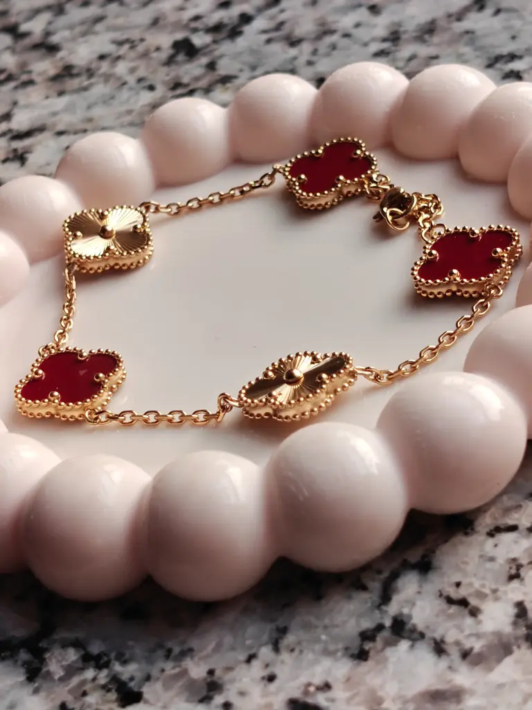Gold cherry clover