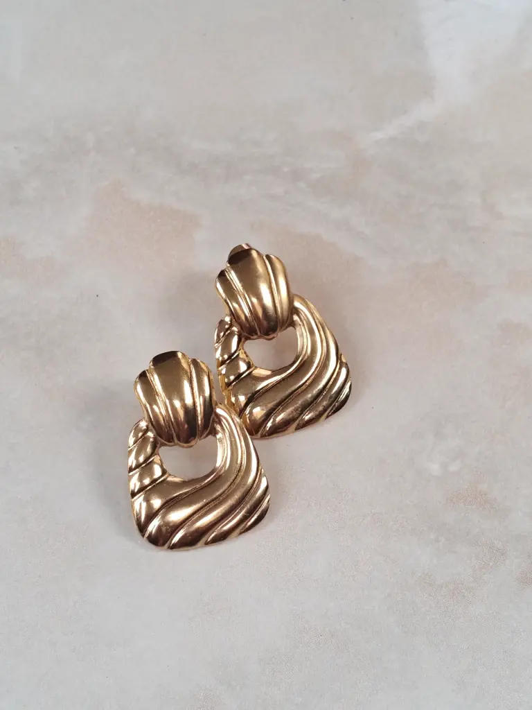 Eterna knot