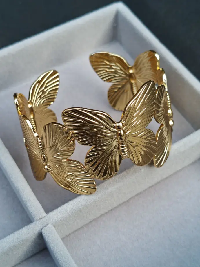 Avoria cuffs
