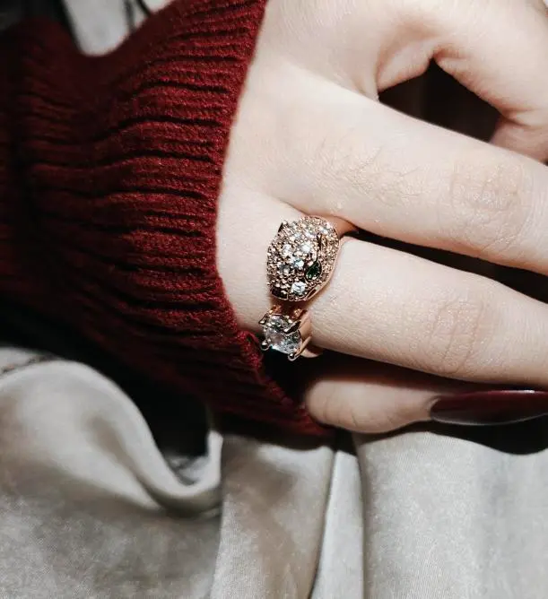 J'Aura (finger ring)