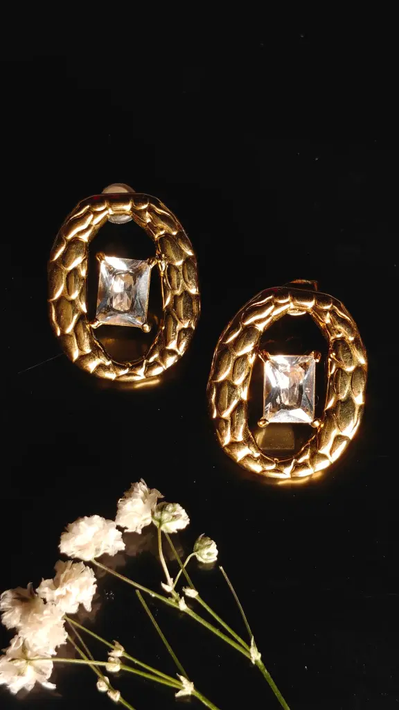 Elara studs