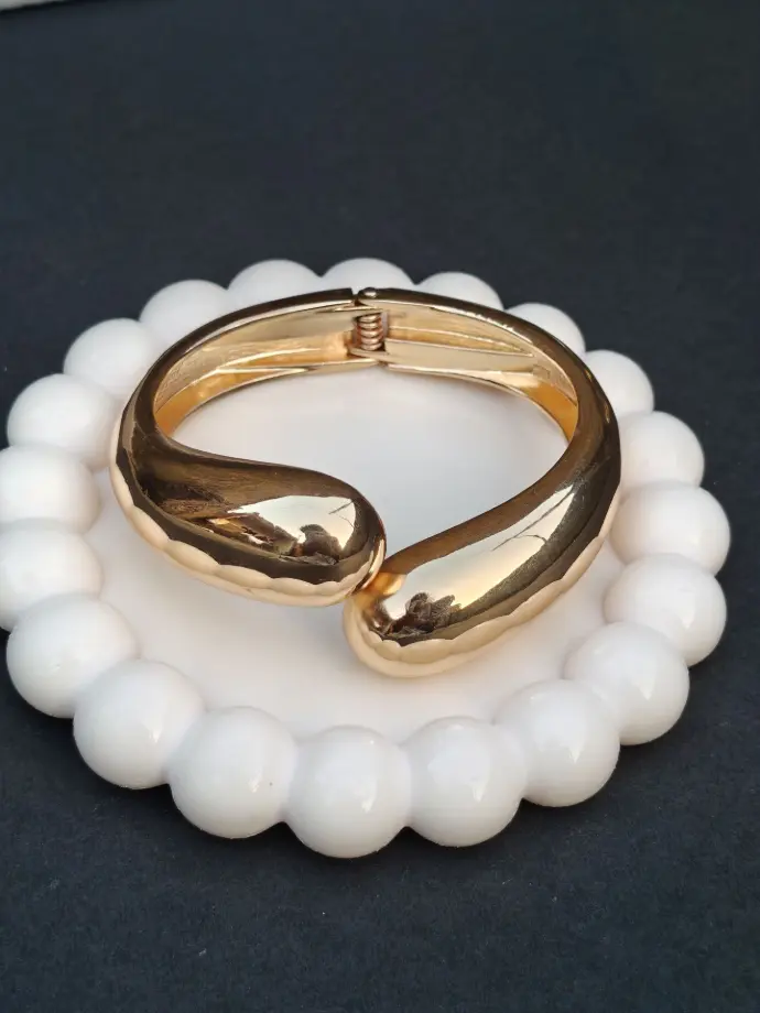 Aura bond cuff