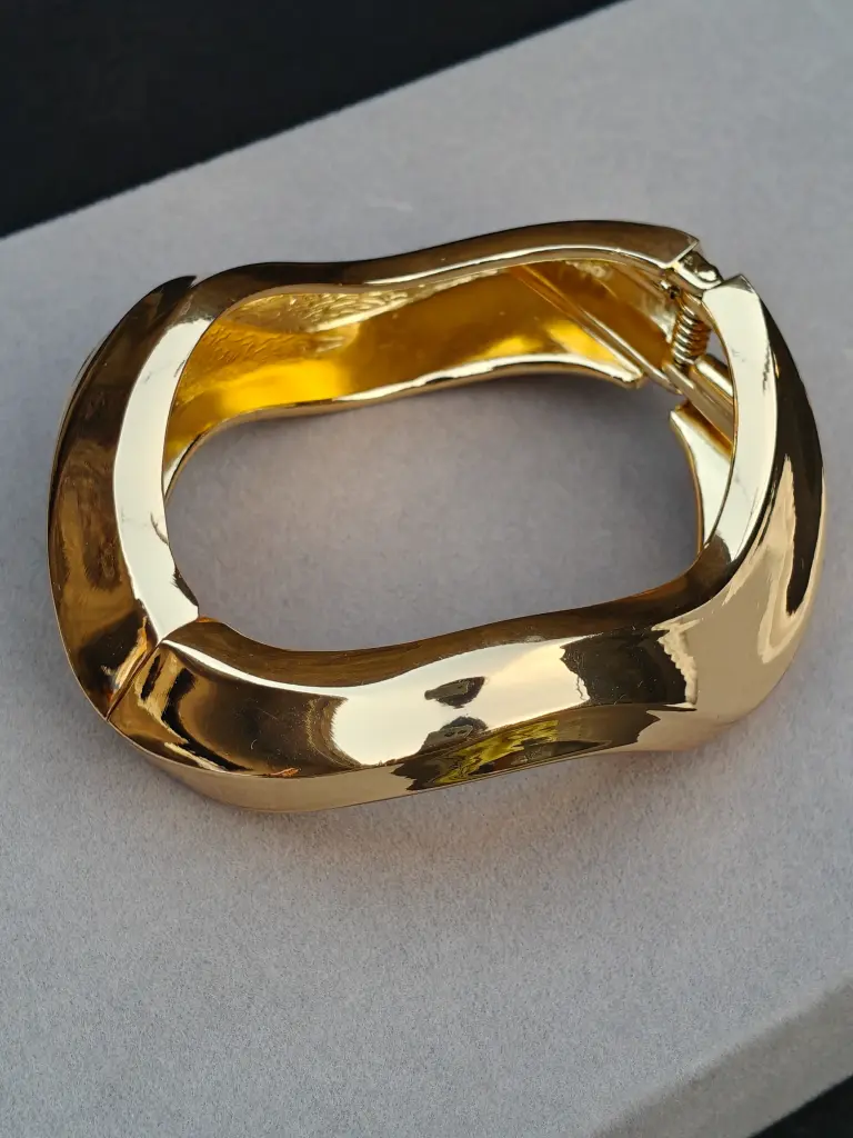 Wavy Cuffs